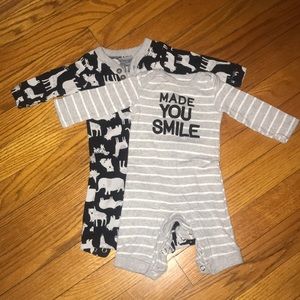 Set of two long sleeve onesie outfits Newborn